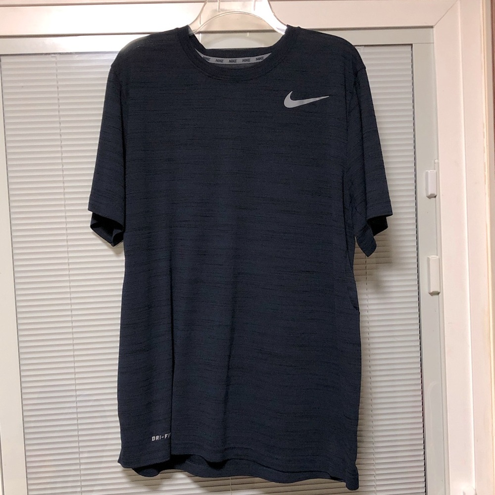 Nike Men's Navy Short Sleeve Tee